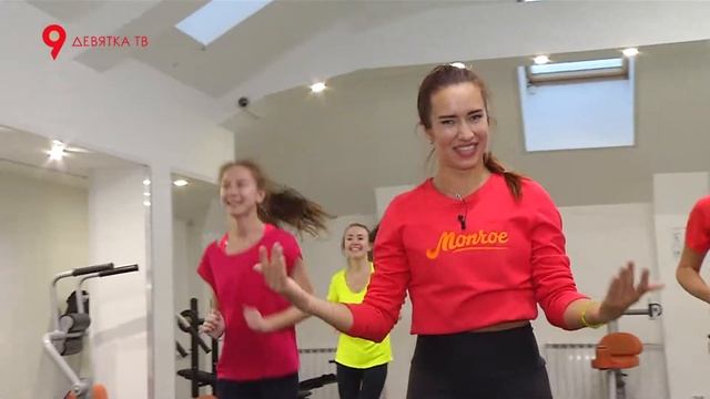 Круговая тренировка с Настей Дудиной в фитнес-клубе "Монро" смотреть онлайн