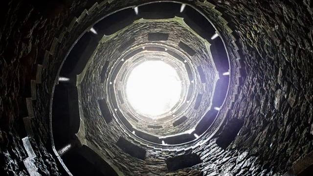 Creepy and Secret Initiation Wells at Quinta da Regaleira, Sintra, Portugal смотреть онлайн