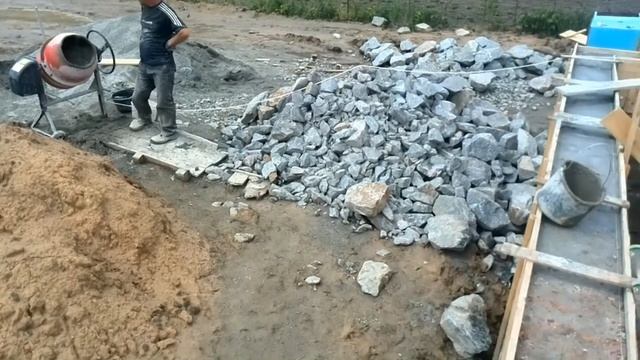 Дом за полгода. Видео #12 Перестенка в подвале смотреть онлайн