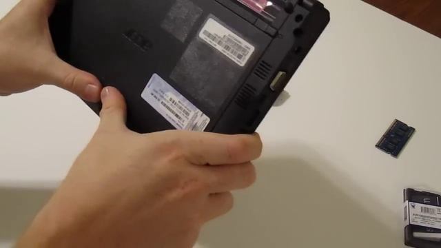 How To Upgrade RAM Memory to 2GB on an ACER Aspire One D255E D255 Netbook смотреть онлайн