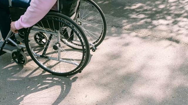 Мама с дочкой регулярно принимала двух амбалов и соседи слышали крики, приехала полиция и застыла смотреть онлайн