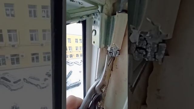 Если не вытаскивается штивт ножничной петли, что делать мы придумали такое решение. #заменафурнитур смотреть онлайн