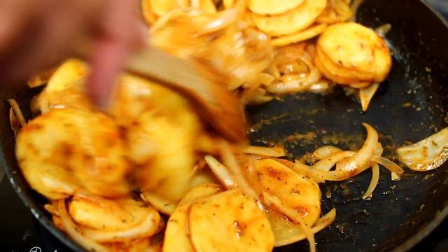 Delicious Pan Fried Potatoes - Easy Skillet Potatoes Recipe смотреть онлайн