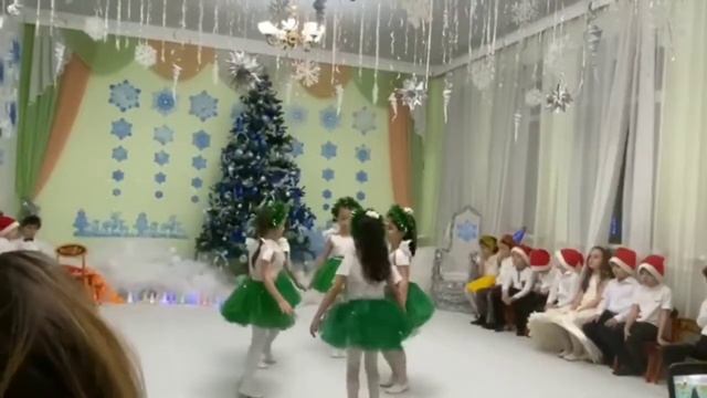 Танец "Елочки", подготовительная группа. Новогодний утренник 2019г. смотреть онлайн