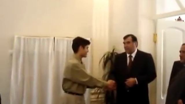 C.Нури ба Э.Рахмон "Давлати мо шумоед!" смотреть онлайн