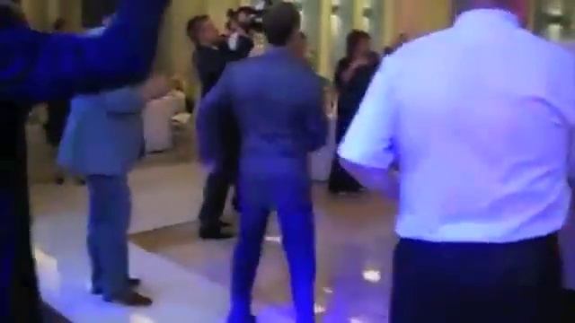 Медведев танцует под Вирус-ручки смотреть онлайн