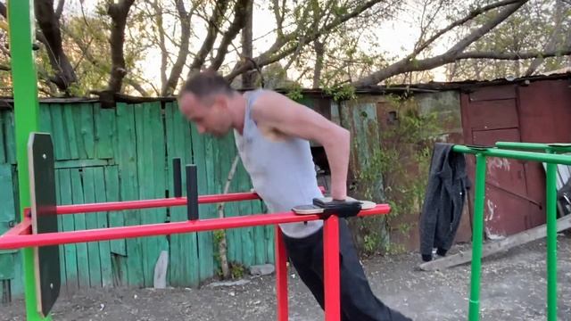 №29#трицепс#брусья#спорт#ОТЖИМАНИЯ НА БРУСЬЯХ 98 РАЗ ЗА ОДИН ПОДХОД смотреть онлайн