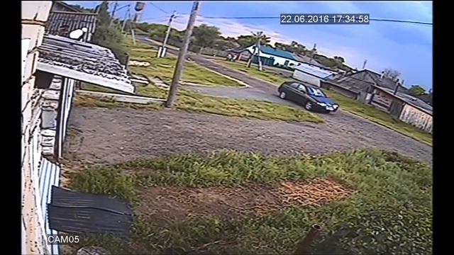 У кого то, День Памяти и Скорби, а кто то просто БЛОНДИНКо , давит куриц у пенсионеров. смотреть онлайн