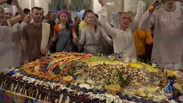 Hare Krishna kirtan - best kirtan hare krishna bhajan - kirtan song - iskcon kirtan смотреть онлайн