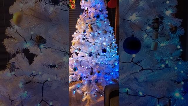 xTreeCrafted 2.0 | New Twinkly RGB Christmas Tree Lights ? #shorts смотреть онлайн