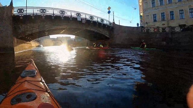 По Питеру на каяках смотреть онлайн