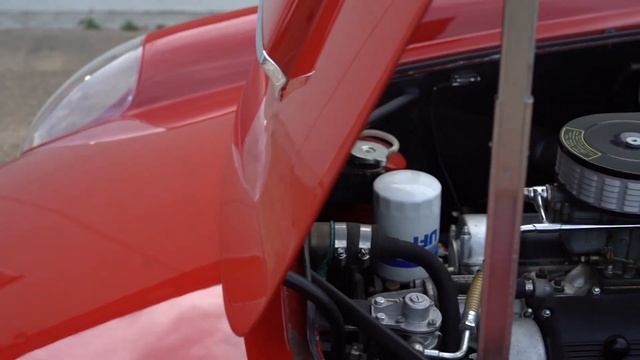 Driving a $1,249,000 '59 Ferrari 250 California Spider смотреть онлайн