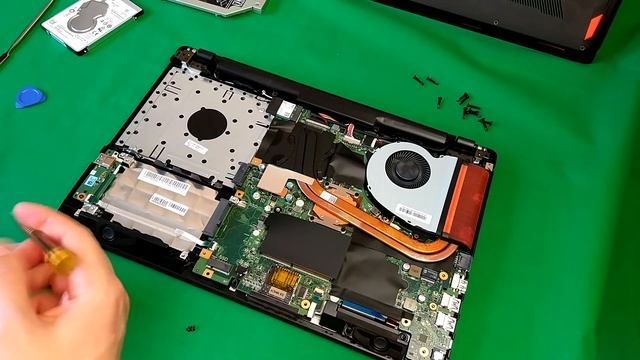 Asus Rog Strix GL553VD SSD upgrade - разборка и апгрейд игрового ноутбука смотреть онлайн