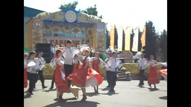 Русский танец со скамейкой. Фестиваль русского фольклора «Каравон» 2015 смотреть онлайн