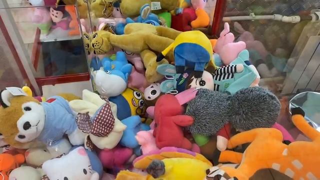 КАК ДОСТАТЬ ХАЙПУКУ МИНЬОНА ИЗ АППАРАТА С ИГРУШКАМИ смотреть онлайн