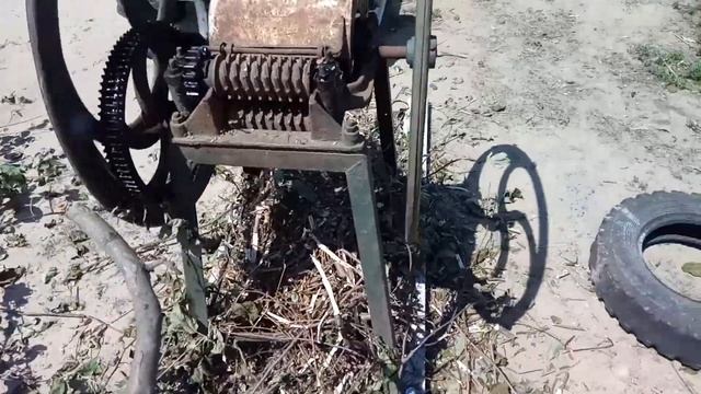 Самодельный щепкорез на минитрактор или мотоблок из старой сечкарни