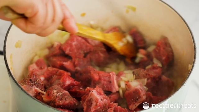 Hungarian Goulash (beef stew-soup) смотреть онлайн