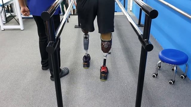 Double leg amputee- 2nd try on left micro-processor controlled knee смотреть онлайн