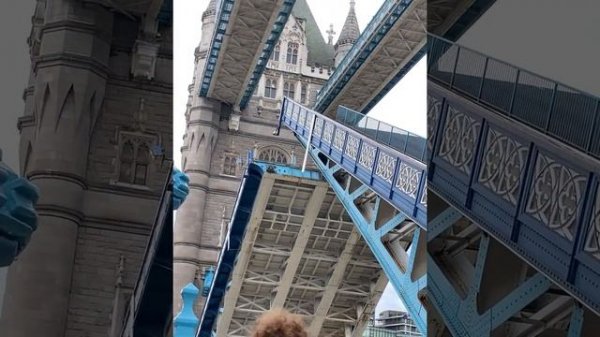 Tower Bridge Opening into two parts #TowerBridge #Thames #Bridge