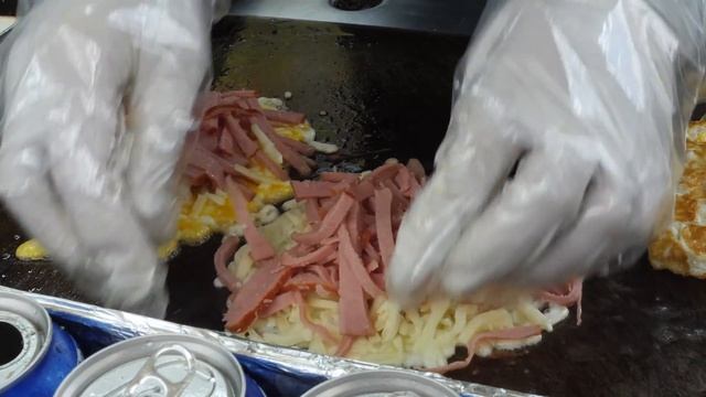 ham cheese egg toast 2,500KRW / korean street food смотреть онлайн