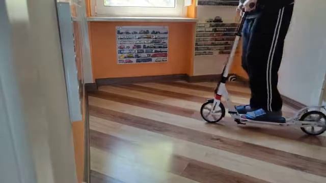 MOTORAUX 200MM Wheel Scooter, Schöner stabiler Roller смотреть онлайн