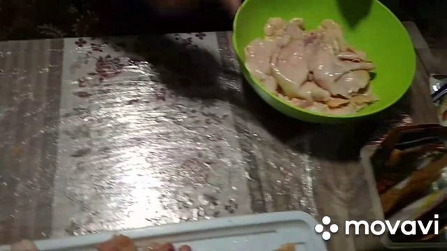 Мастер класс от опытного повара!!! Как снять аккуратно шкурку с курицы. Мясные рулетики. смотреть онлайн