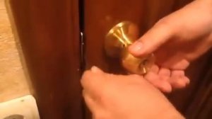 Как открыть замок, если захлопнулась дверь