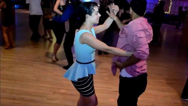 Giovanni Roggiero and Luz Rodriguez Social Dance at Mr. Mambo's Salsa Social смотреть онлайн