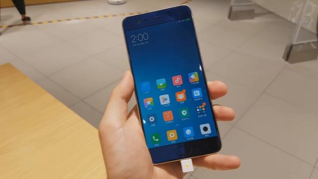 Магазин XIAOMI в Китае (Нинбо). Первый взгляд на Xiaomi Mix 2 и Mi Note 3.