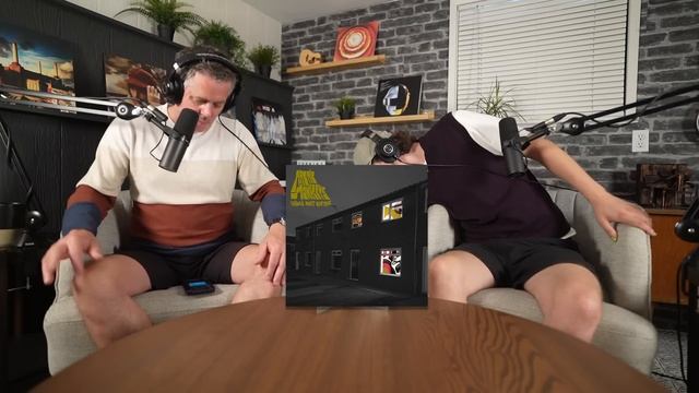 Dad Reacts to Arctic Monkeys - Favourite Worst Nightmare смотреть онлайн