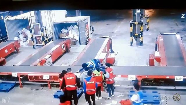 Премия Дарвина 1 смотреть онлайн