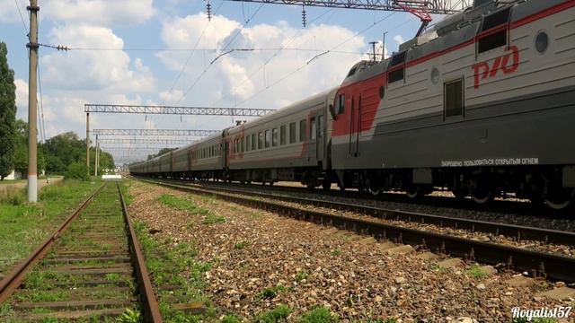 ЭП20-024 с поездом № 102С "Премиум" Адлер — Москва и ЭП1М-580 с поездом № 193Х Москва — Симферополь смотреть онлайн