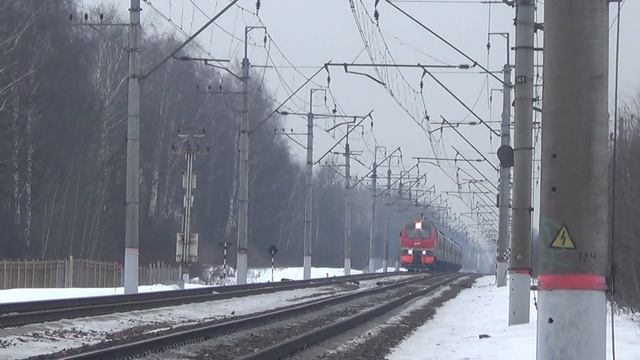 Электровоз ЭП2К-320 с пассажирским поездом №376 Москва - Воркута смотреть онлайн