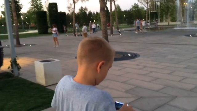 Чистяковская Роща. Парк Галицкого,Электросамокат и я впечатлён. смотреть онлайн