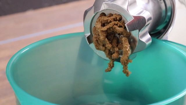 EXPERIMENT || MEAT GRINDER VS TOOTHPASTE смотреть онлайн