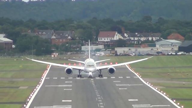 ?? Impressive Qatar  Airways Boeing 787 Dreamliner Flying Over Farnborough.