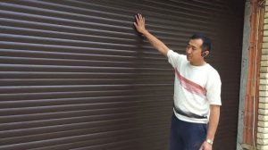 Как правильно должны закрываться рольворота