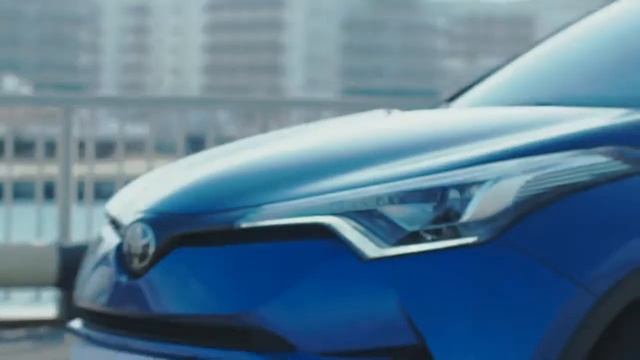 Новый Toyota C-HR смотреть онлайн
