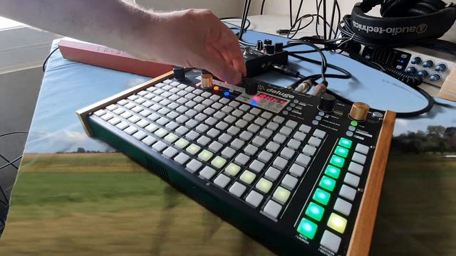 90s Echoes | Synthstrom Deluge, Behringer TD3, NUX Tape Core смотреть онлайн