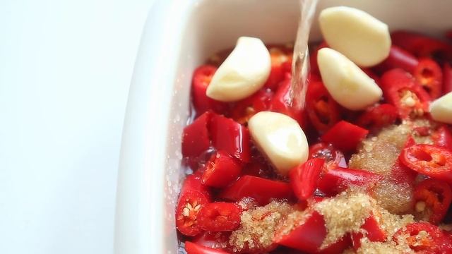 Соус Шрирача | Как приготовить домашний Соус ЧИЛИ | Тайский соус Рецепт | Sriracha Sauce Recipe смотреть онлайн