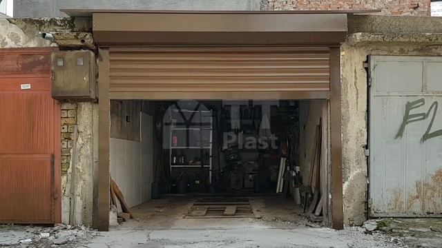 Гаражна врата цвят орех