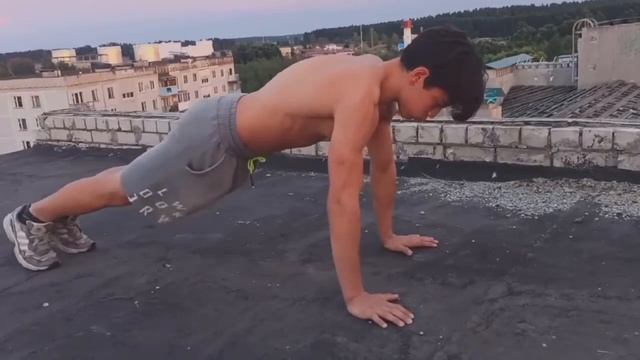 Как научиться ОТЖИМАТЬСЯ 100 раз за НЕДЕЛЮ... День 2 смотреть онлайн