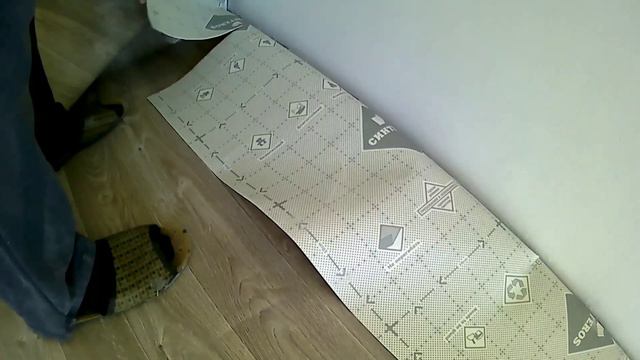 Укладка и обрезка линолеума по размерам комнаты. смотреть онлайн