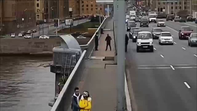 Будни моста Александра Невского в Санкт-Петербурге. смотреть онлайн