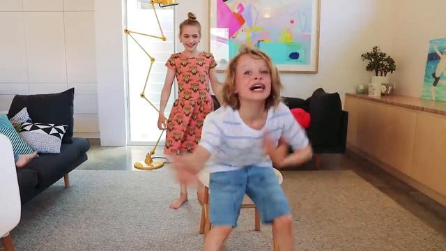 Sabre Hurt Sockie & made her Cry in Family Party Games *gone wrong* смотреть онлайн