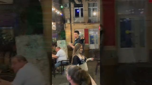 Лето. Сочи. Восточные танцы. Эмоции людей говорят о многом? Music: @ArtemUzunov смотреть онлайн