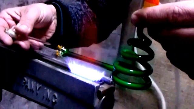 Процесс создания стеклянных курительных трубок смотреть онлайн
