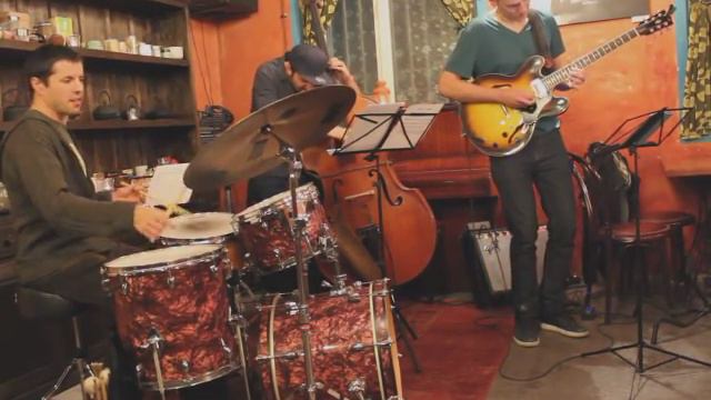Alexander Logozarov Trio in "TeaHouse", Sofia смотреть онлайн