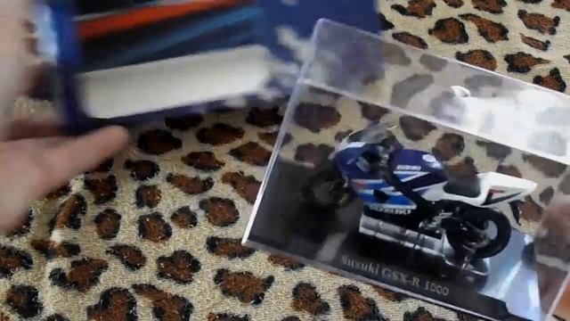 Suzuki GSX R 1000 ATLAS 1:24 смотреть онлайн