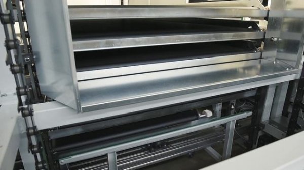 НОЙНЕР представляет вертикальную сушку CEFLA с Flexpro (автоматическое изменение высоты полок)